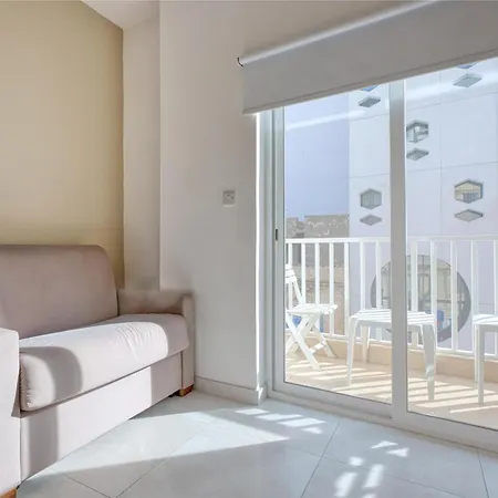 Spacious Paceville Getaway Near & Schools By 360 Estates Lägenhet *