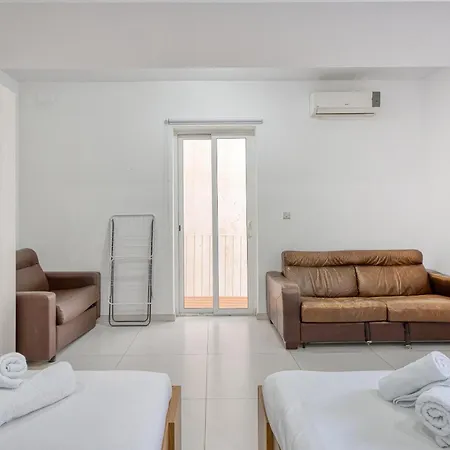 Spacious Paceville Getaway Near & Schools By 360 Estates 아파트 Saint Julian's