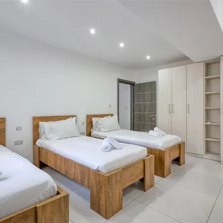 아파트 Spacious Paceville Getaway Near & Schools By 360 Estates *