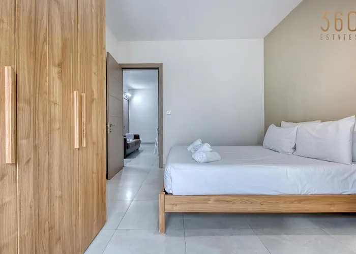 Spacious Paceville Getaway Near & Schools By 360 Estates Apartman *