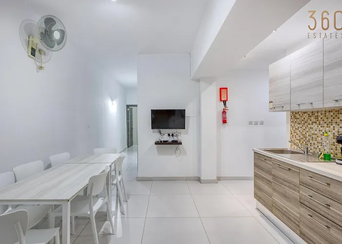 Apartman Spacious Paceville Getaway Near & Schools By 360 Estates