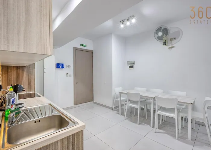 Spacious Paceville Getaway Near & Schools By 360 Estates Apartman *