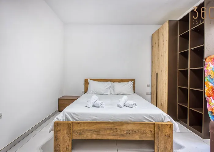 Spacious Paceville Getaway Near & Schools By 360 Estates Apartman *